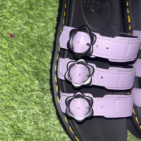 DR MARTENS WOMENS BLAIRE LOW STRAP FLOWER SANDALS NWB LILAC - Picture 4 of 6